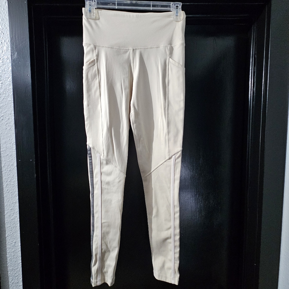 Quench Activewear Cream colored leggings size small